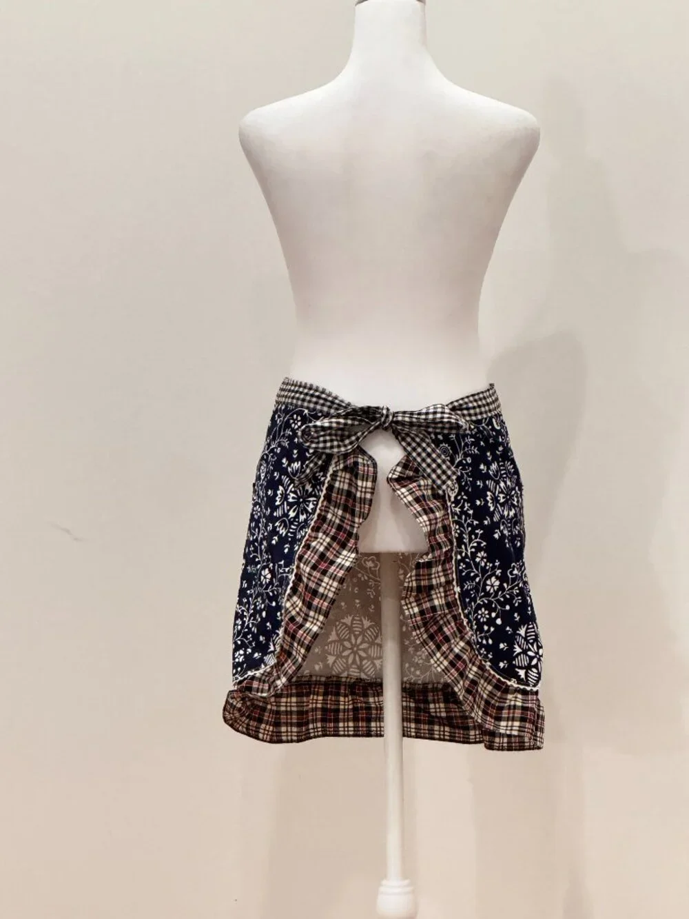 Handmade Navy Floral Plaid Ruffle Half Apron Cottagecore Farmhouse EUC
